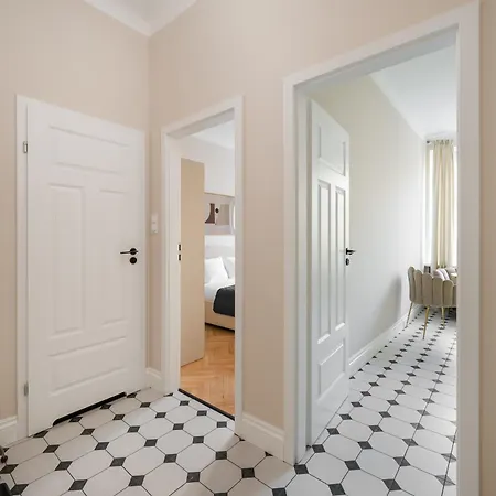 Urban Heart Deluxe By Bookinghost