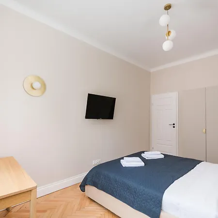 Urban Heart Deluxe By Bookinghost