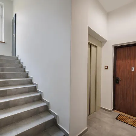 Urban Heart Deluxe By Bookinghost *