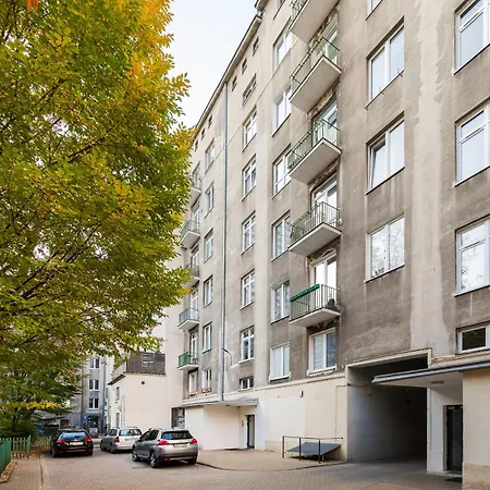 Urban Heart Deluxe By Bookinghost